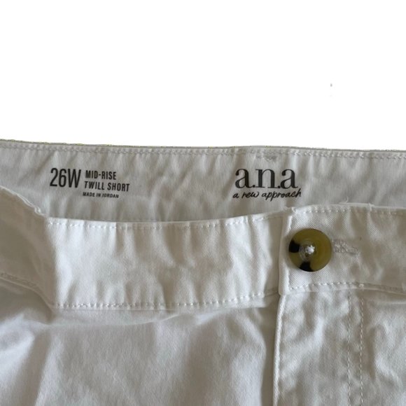 a.n.a. Women's Plus-Size 26 Mid Rise Chino Short 4.5" - WHITE - Picture 12 of 12